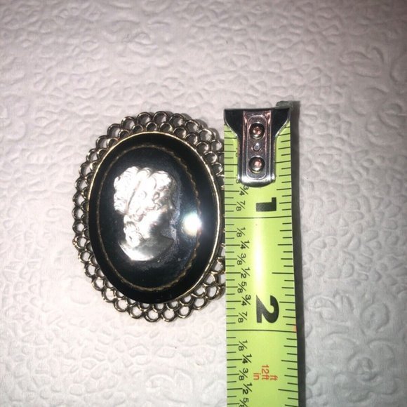 Vintage VICTORIAN Lady‎ Woman Cameo BROOCH Pin Granny Core - Picture 2 of 8
